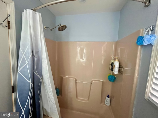 bathroom featuring a shower with curtain