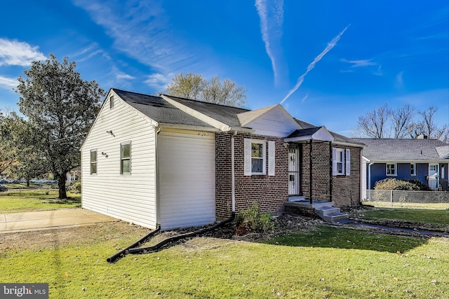 view of front of house featuring a front yard