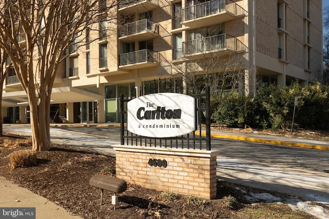 view of community / neighborhood sign