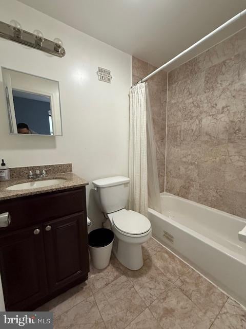 full bathroom featuring vanity, shower / bath combo with shower curtain, and toilet