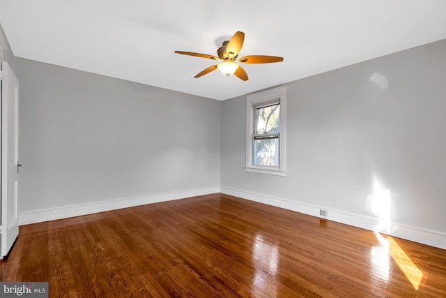 unfurnished room with wood-type flooring and ceiling fan