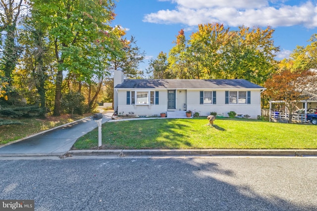 single story home featuring a front lawn