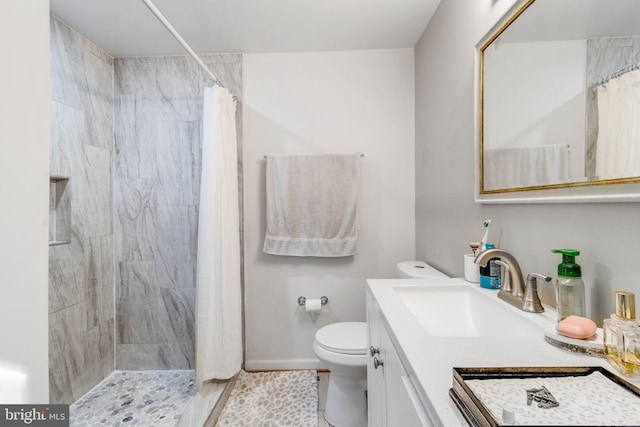 bathroom with vanity, curtained shower, and toilet