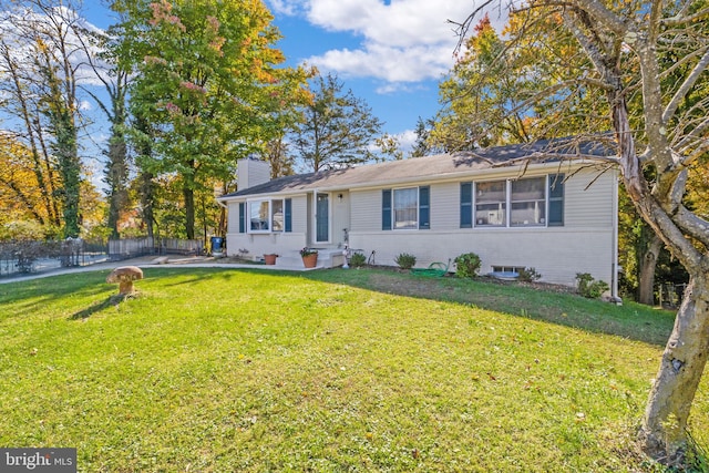 ranch-style house featuring a front lawn