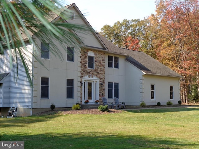 view of front of home featuring a front yard