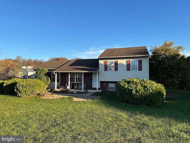 split level home with a front lawn