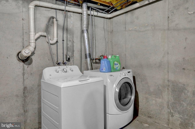 washroom with washer and clothes dryer