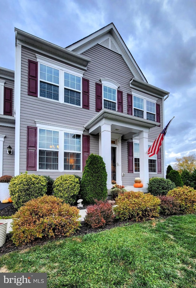 view of front facade with a front lawn