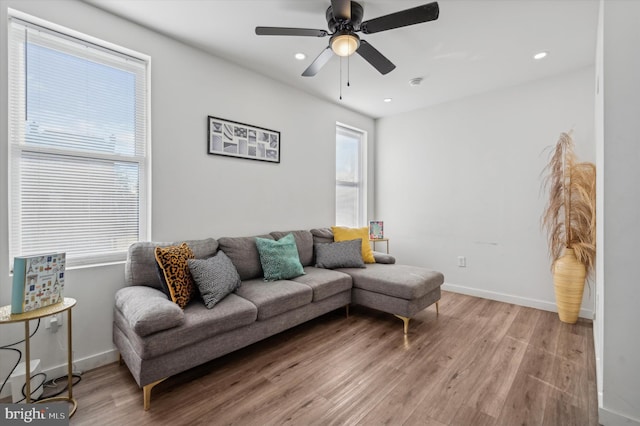 living area featuring light wood-style floors, ceiling fan, baseboards, and recessed lighting