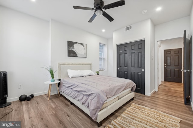 bedroom featuring light wood-style flooring, recessed lighting, baseboards, a closet, and ceiling fan