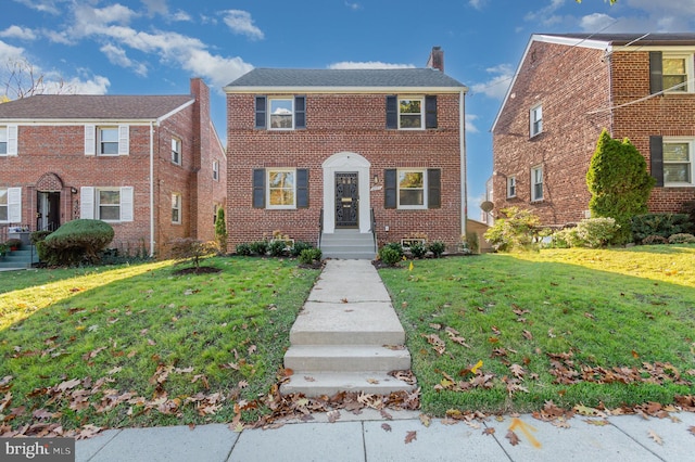 view of front facade with a front yard