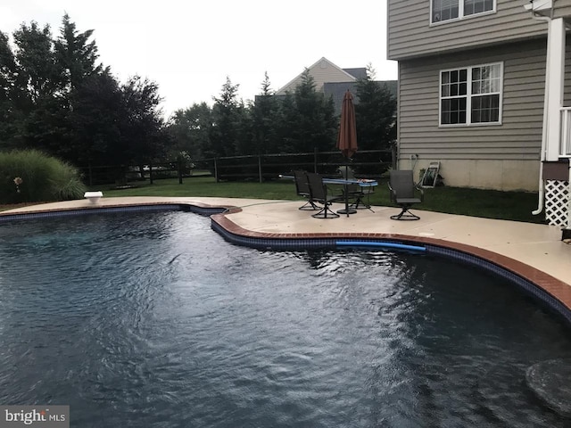 view of swimming pool featuring a patio