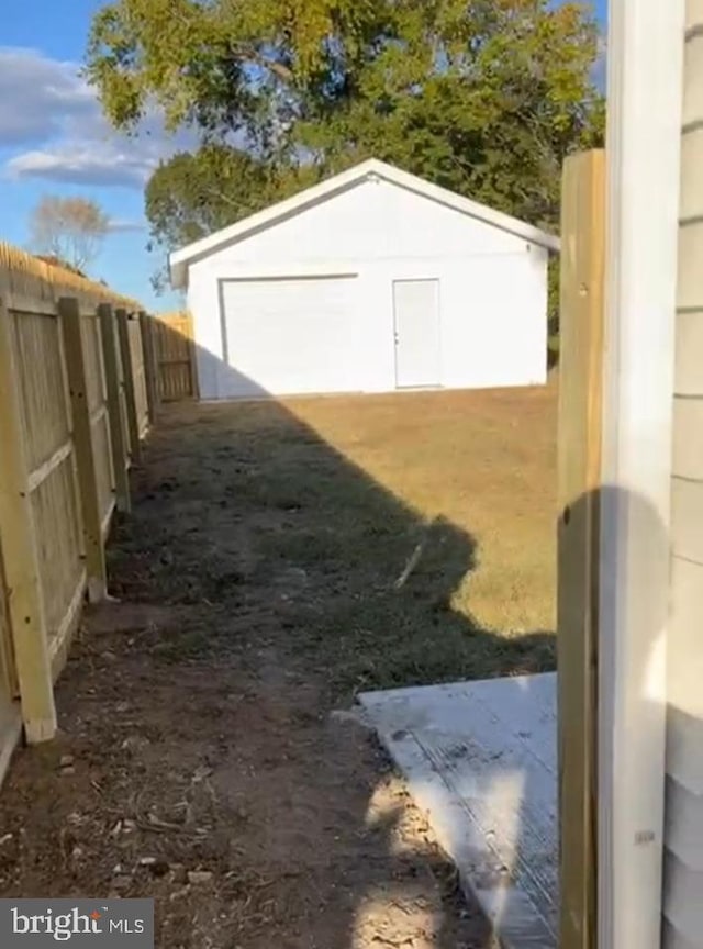 view of yard featuring a garage and an outdoor structure