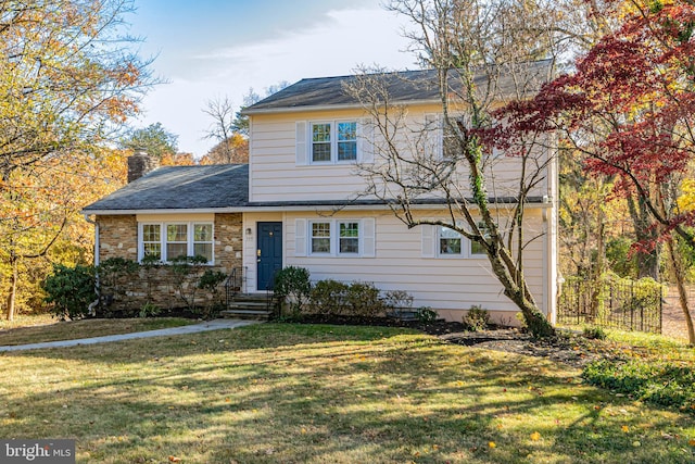 view of front facade with a front lawn