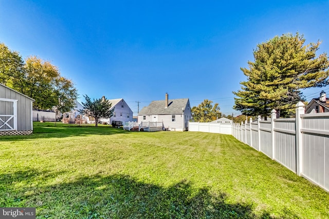 view of yard featuring a storage shed