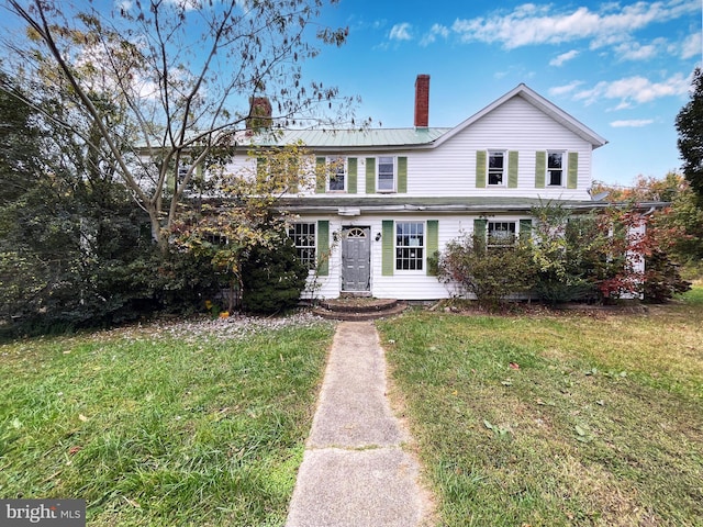 front of property featuring a front lawn