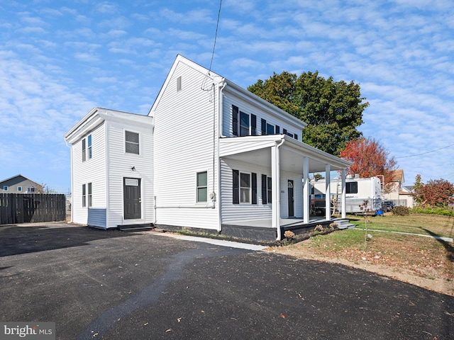 view of front of property with covered porch