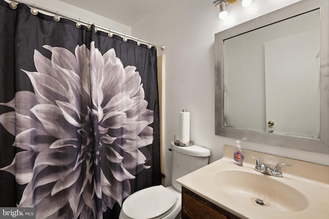 8600 Sapienza Dr, Fort Washington, MD 20744 - bathroom featuring vanity, toilet, and a shower with curtain
