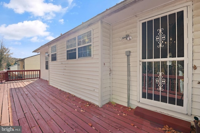 8600 Sapienza Dr, Fort Washington, MD 20744 - view of wooden deck