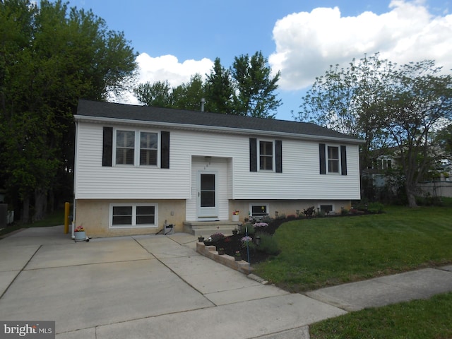 603 Bloomfield Dr, Westampton, NJ 08060 - split foyer home with a front lawn