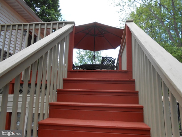 603 Bloomfield Dr, Westampton, NJ 08060 - view of staircase