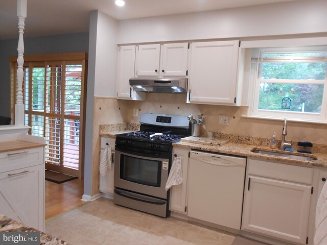 603 Bloomfield Dr, Westampton, NJ 08060 - living room with carpet floors, wainscoting, and track lighting