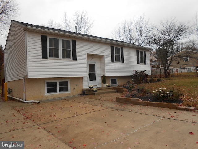 603 Bloomfield Dr, Westampton, NJ 08060 - view of front of property featuring a patio and fence