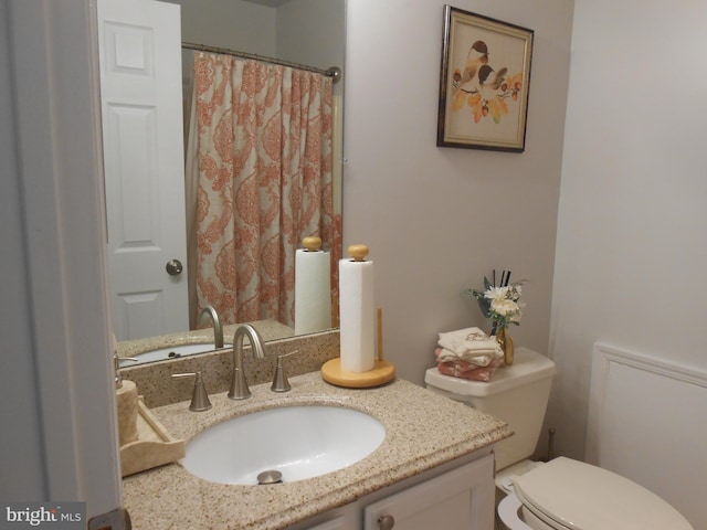 603 Bloomfield Dr, Westampton, NJ 08060 - full bath with vanity, toilet, and a shower with curtain