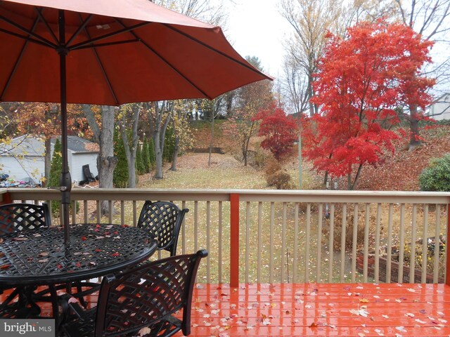 603 Bloomfield Dr, Westampton, NJ 08060 - deck with outdoor dining space