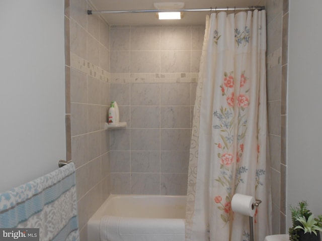603 Bloomfield Dr, Westampton, NJ 08060 - full bath featuring shower / bath combo with shower curtain