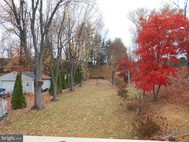 603 Bloomfield Dr, Westampton, NJ 08060 - view of yard featuring a garage