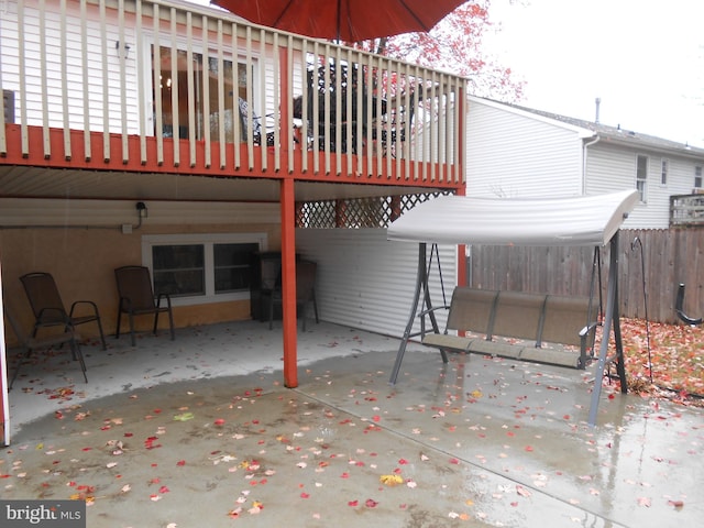 603 Bloomfield Dr, Westampton, NJ 08060 - view of patio featuring fence