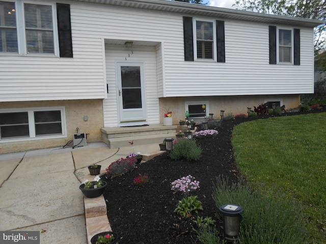 603 Bloomfield Dr, Westampton, NJ 08060 - rear view of house featuring a yard and a patio area