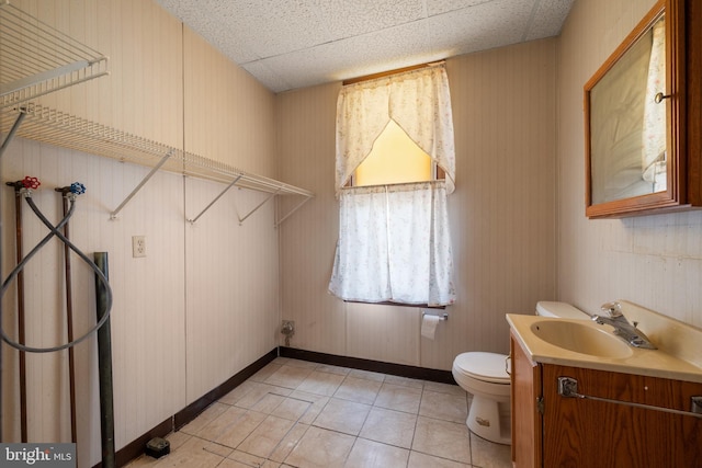 interior space featuring hookup for a washing machine, light tile patterned flooring, and sink