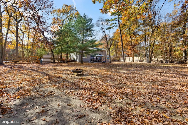 view of yard featuring a fire pit