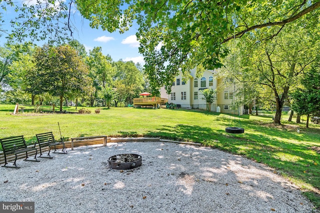 view of yard featuring an outdoor fire pit