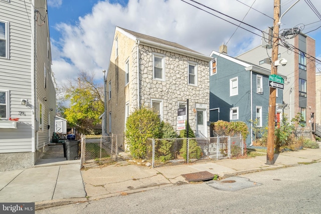 view of front of property