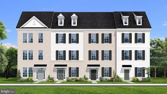 view of front of house with a front lawn