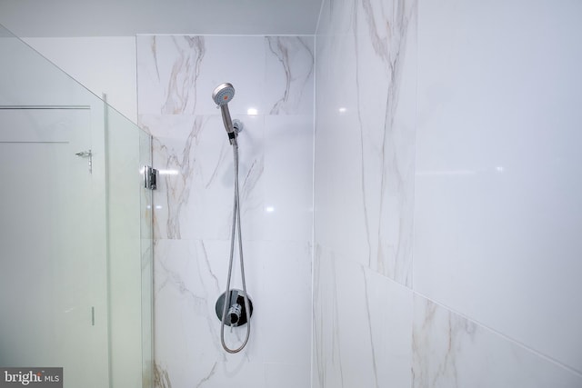 interior details featuring tiled shower