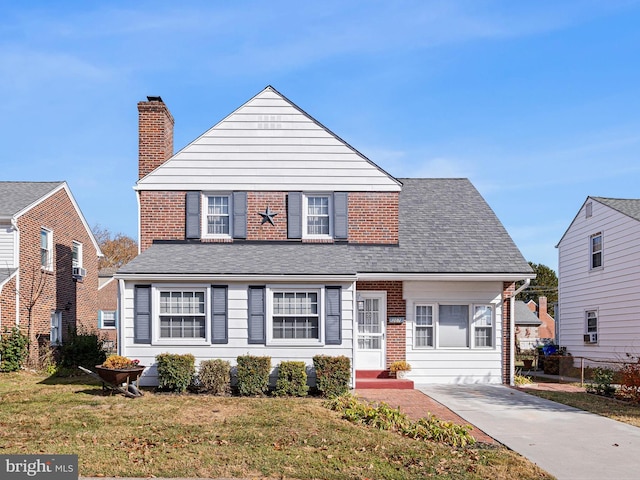 view of front facade with a front lawn