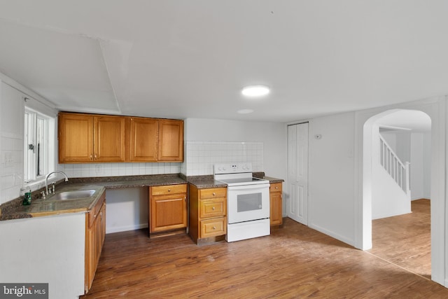 kitchen featuring dark hardwood / wood-style floors, sink, backsplash, and electric range