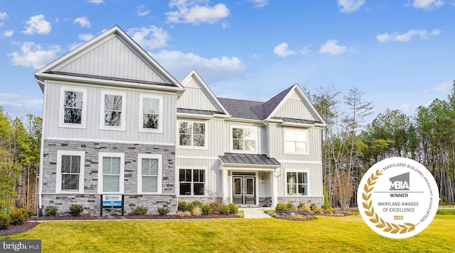 view of front facade featuring a front lawn