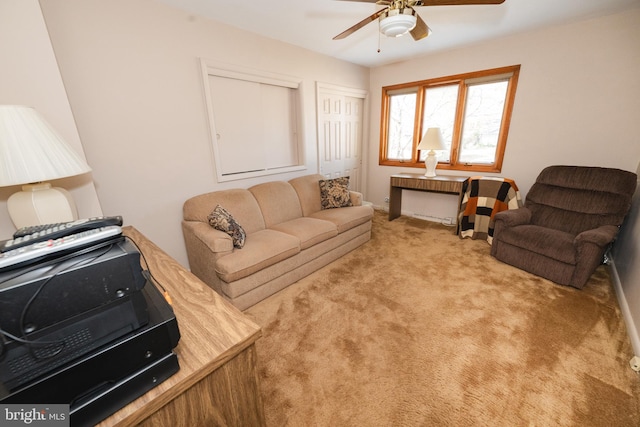 carpeted living room featuring ceiling fan