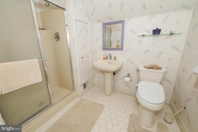 bathroom with walk in shower, toilet, and sink