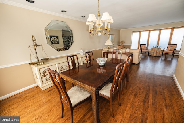 dining room featuring hardwood / wood-style floors, a notable chandelier, and crown molding