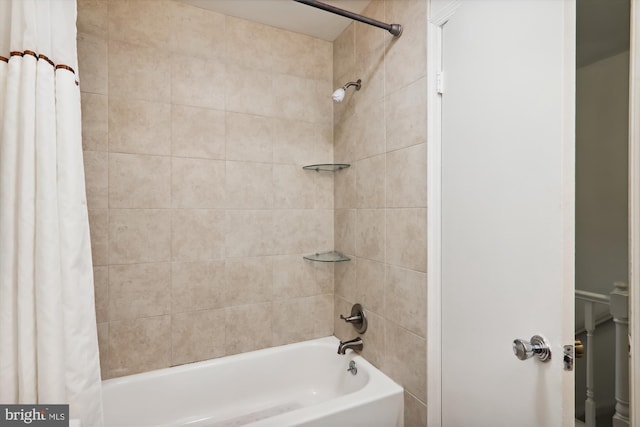 bathroom featuring shower / tub combo