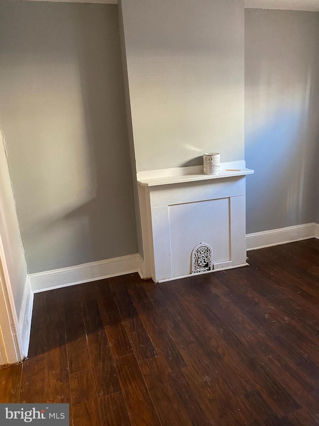 room details featuring hardwood / wood-style floors