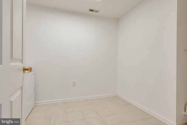 spare room featuring light tile patterned flooring