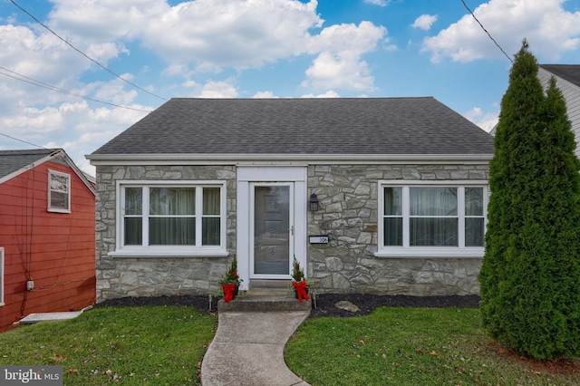 bungalow-style house with a front yard