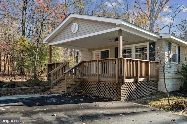 view of front of house with ceiling fan and a porch